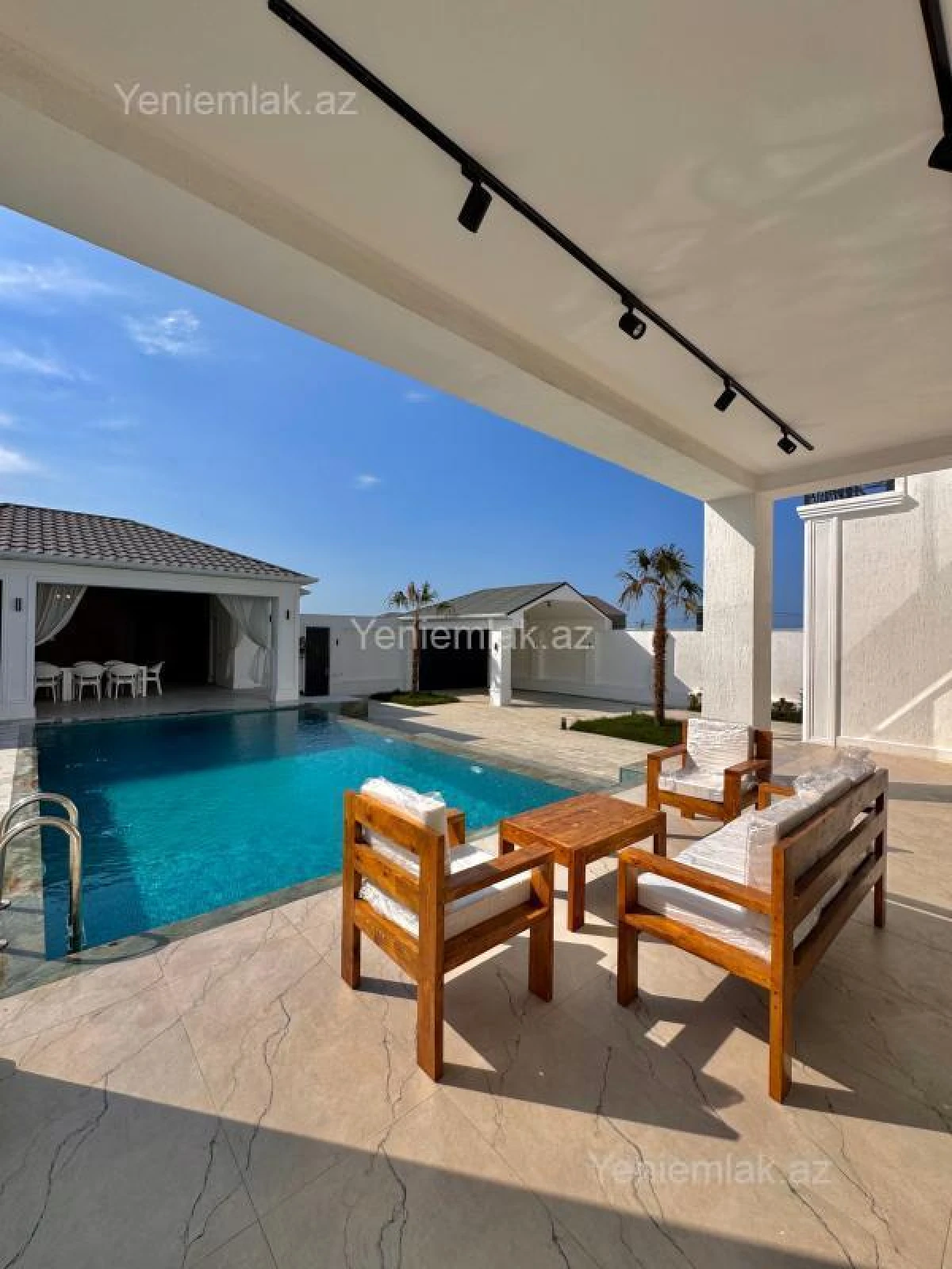 Satılır 5 otaqlı həyət evi 360 m²