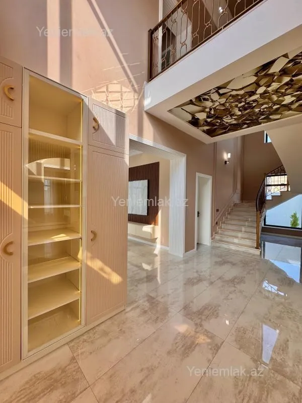 Satılır 5 otaqlı həyət evi 360 m²