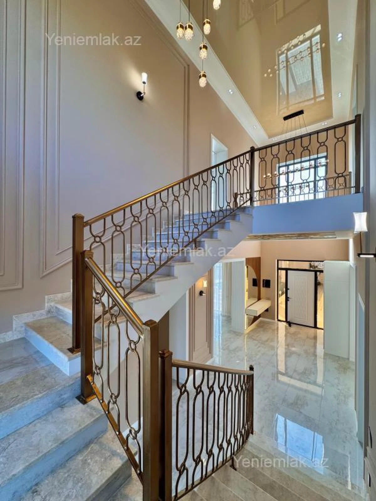 Satılır 5 otaqlı həyət evi 360 m²