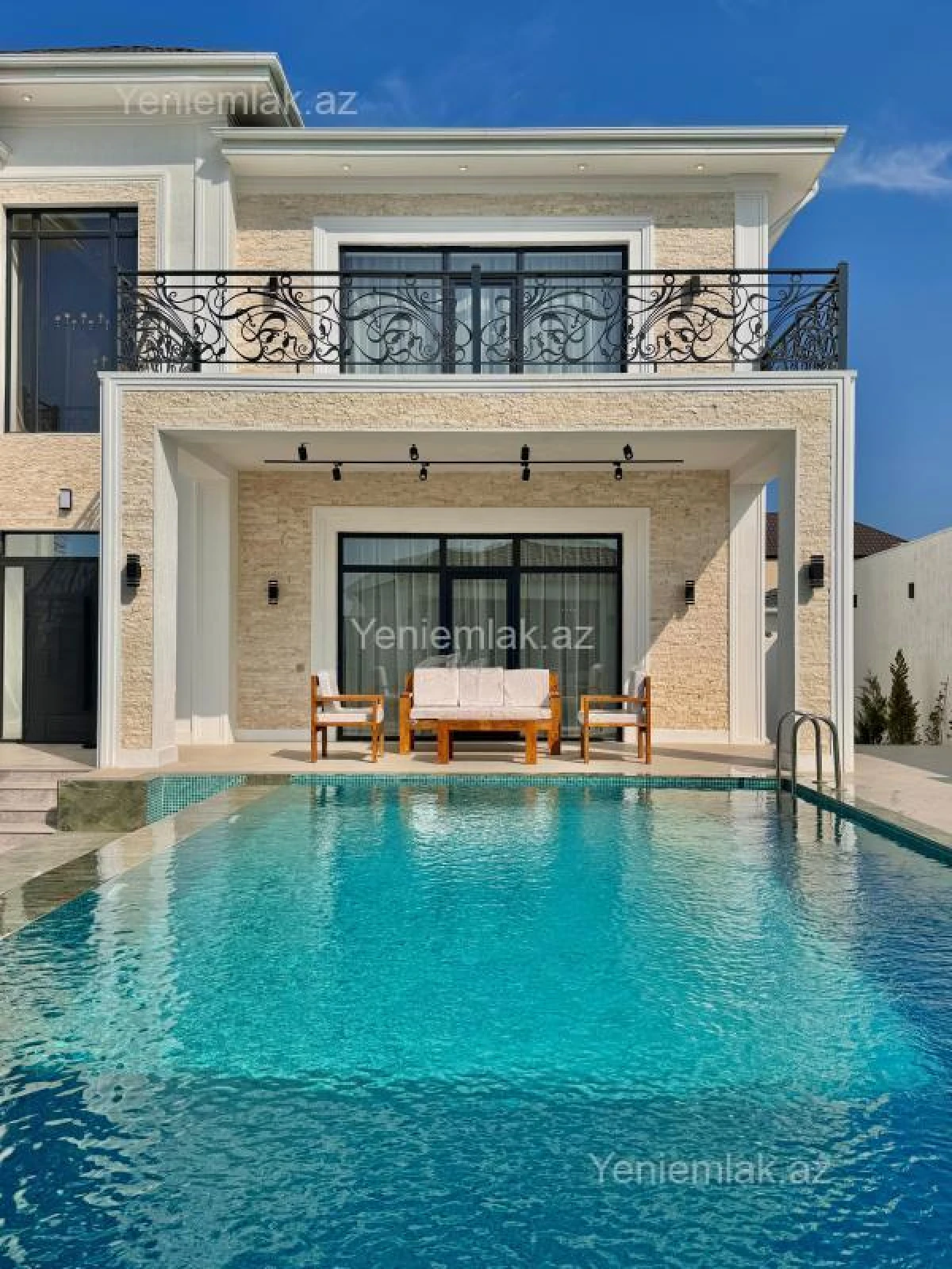 Satılır 5 otaqlı həyət evi 360 m²