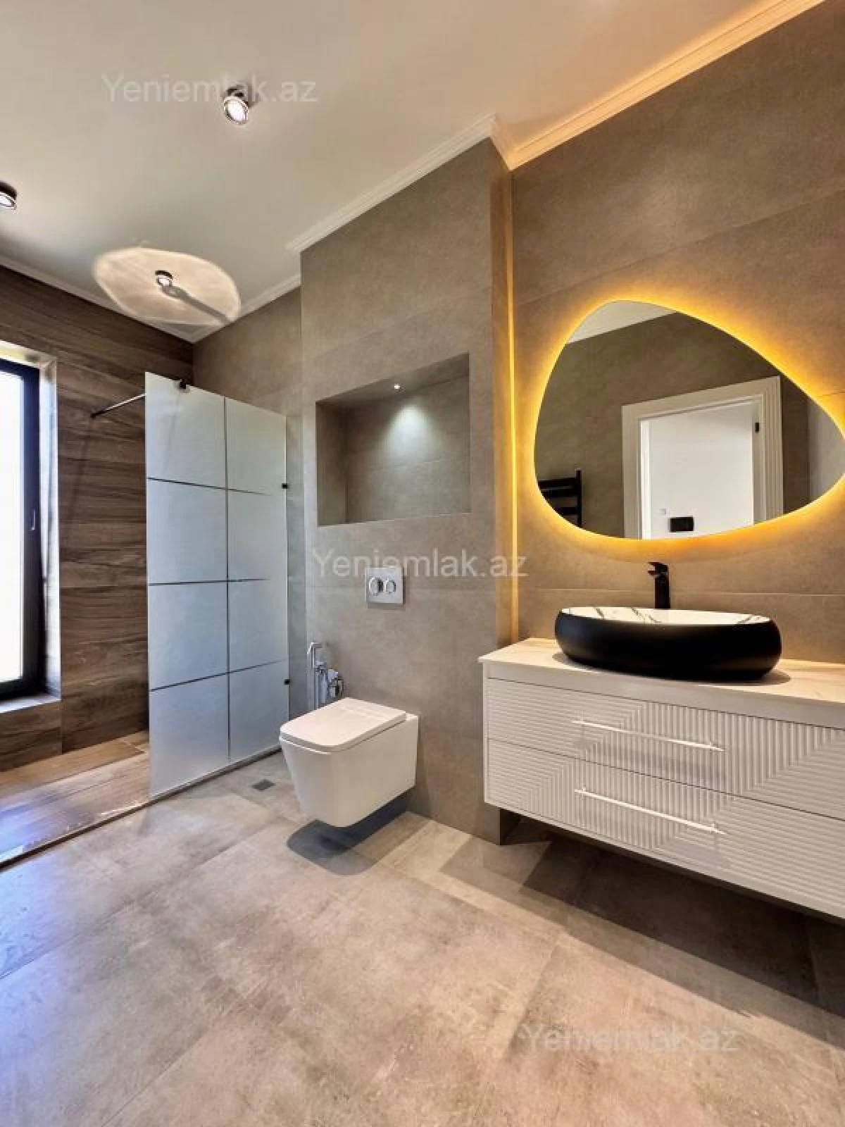 Satılır 5 otaqlı həyət evi 360 m²