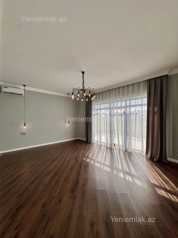 Satılır 5 otaqlı həyət evi 360 m²