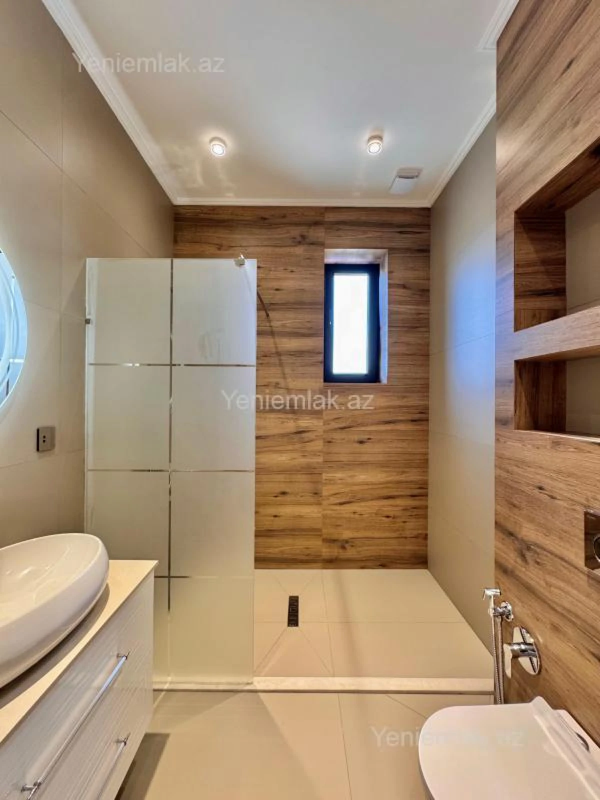 Satılır 5 otaqlı həyət evi 360 m²