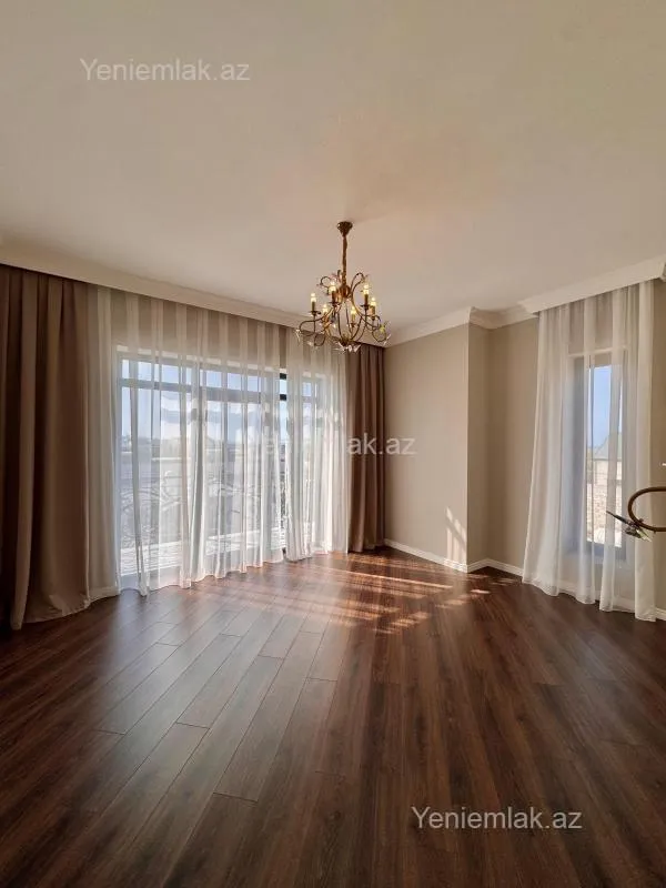 Satılır 5 otaqlı həyət evi 360 m²