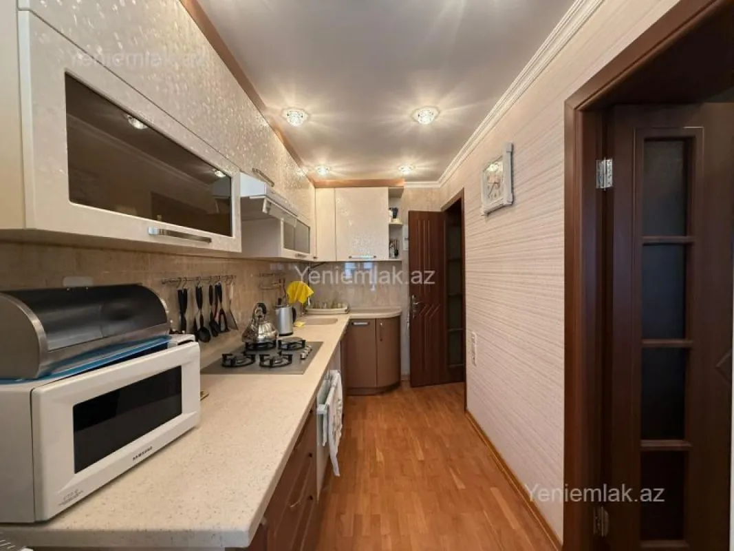 Satılır 4 otaqlı köhnə tikili 90 m²