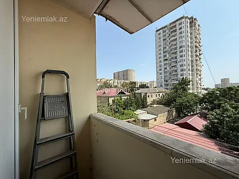 Satılır 4 otaqlı köhnə tikili 90 m²