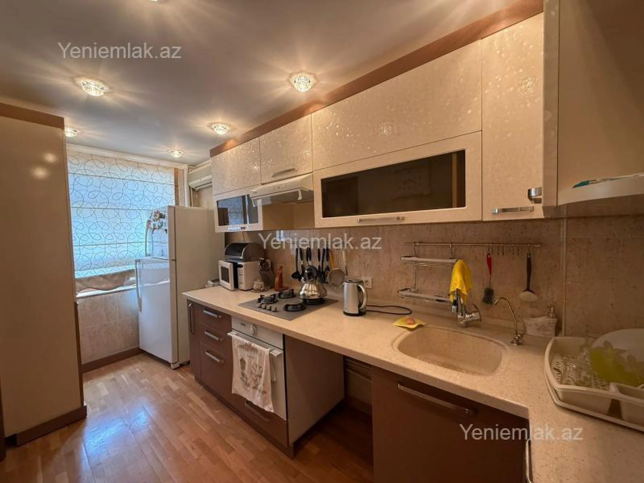 Satılır 4 otaqlı köhnə tikili 90 m²