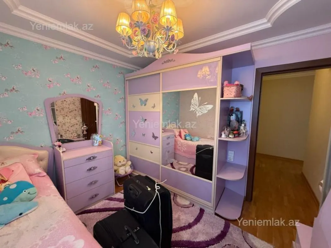 Satılır 4 otaqlı köhnə tikili 90 m²