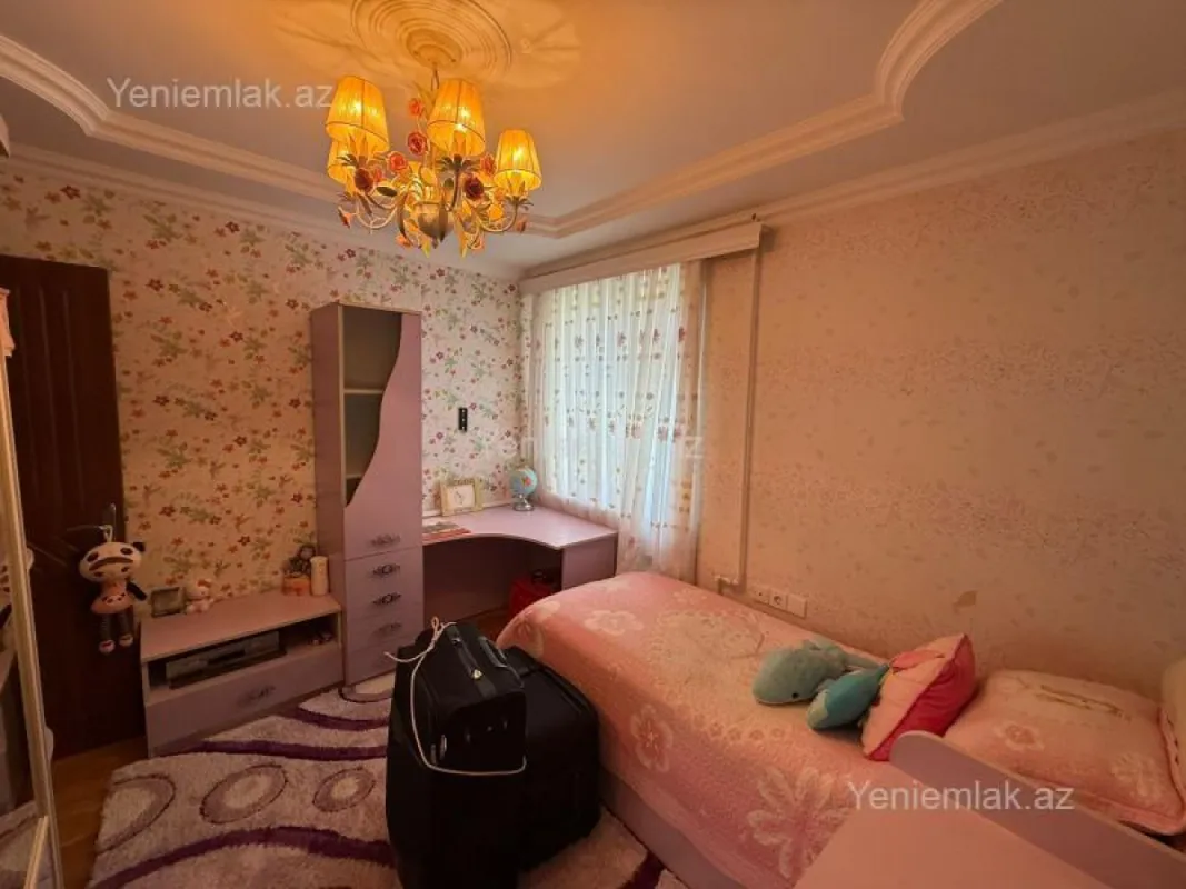 Satılır 4 otaqlı köhnə tikili 90 m²