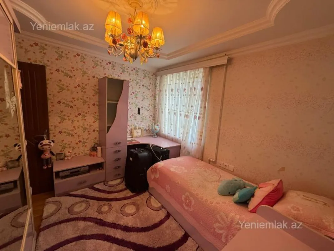 Satılır 4 otaqlı köhnə tikili 90 m²