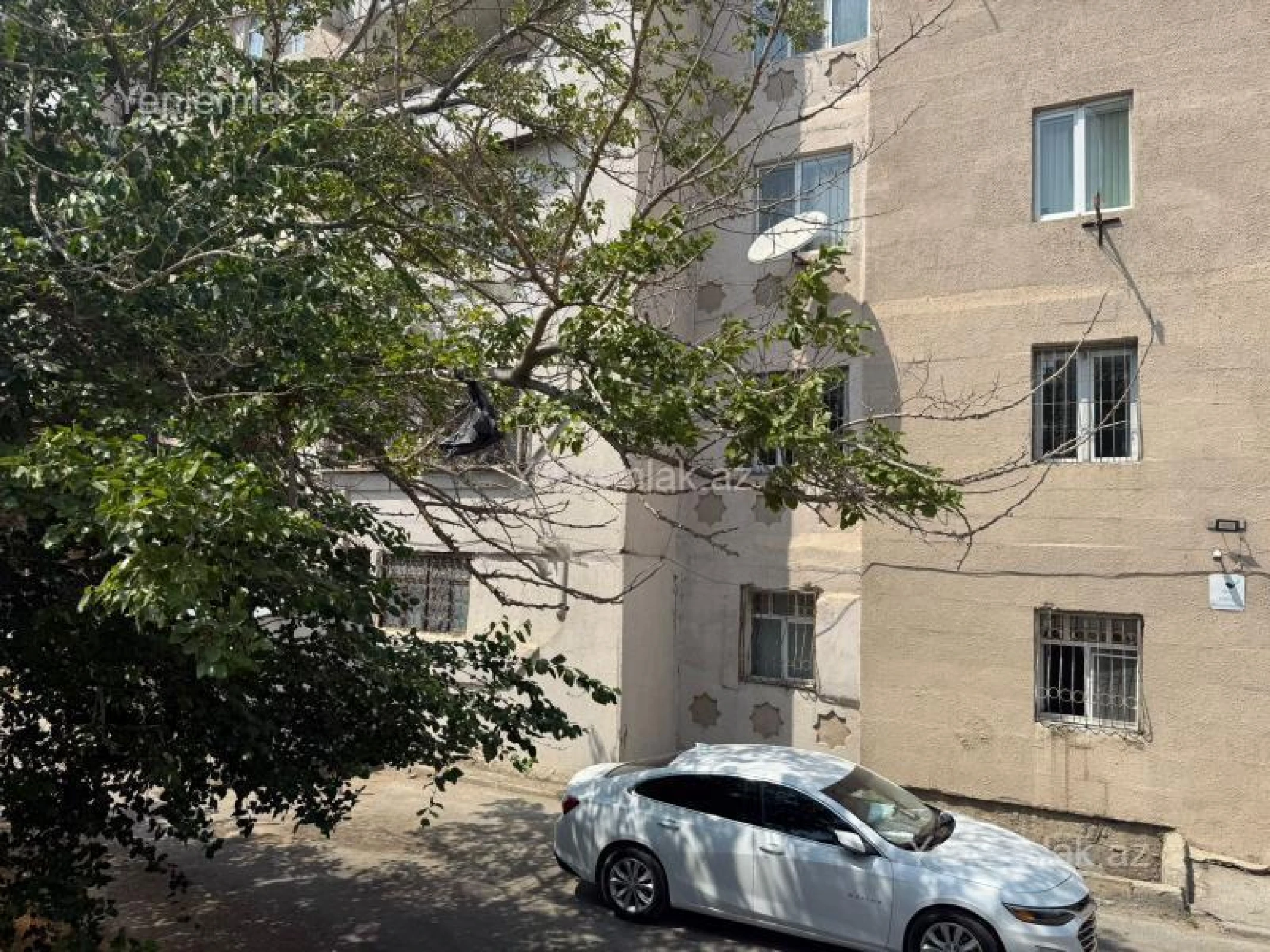 Satılır 4 otaqlı köhnə tikili 90 m²