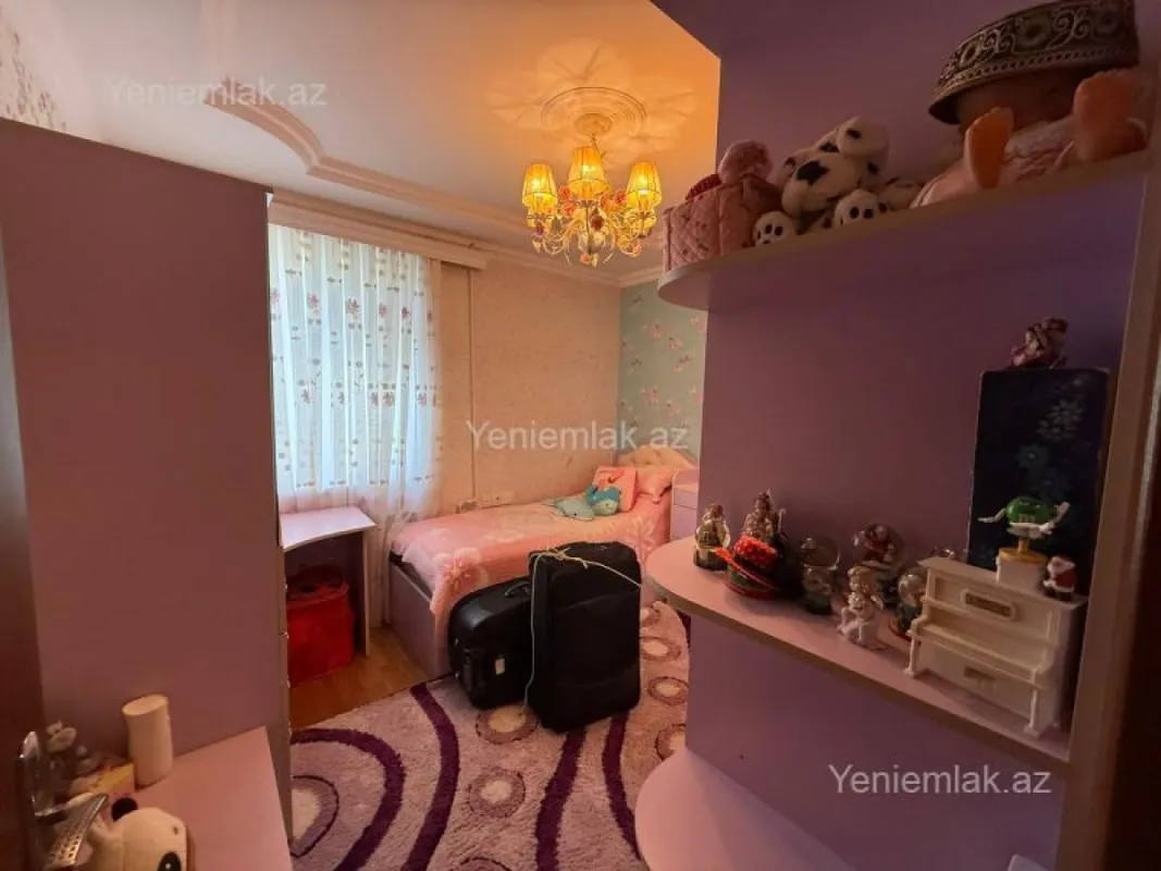 Satılır 4 otaqlı köhnə tikili 90 m²