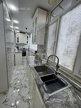 Satılır 3 otaqlı köhnə tikili 80 m²