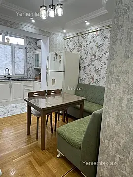 Satılır 3 otaqlı köhnə tikili 80 m²