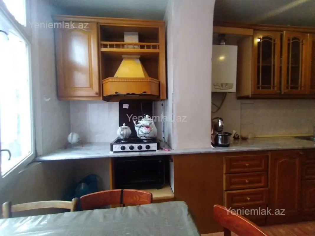 Satılır 3 otaqlı köhnə tikili 80 m²