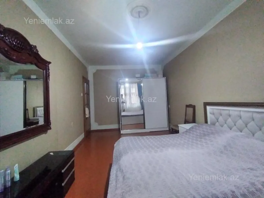 Satılır 3 otaqlı köhnə tikili 80 m²