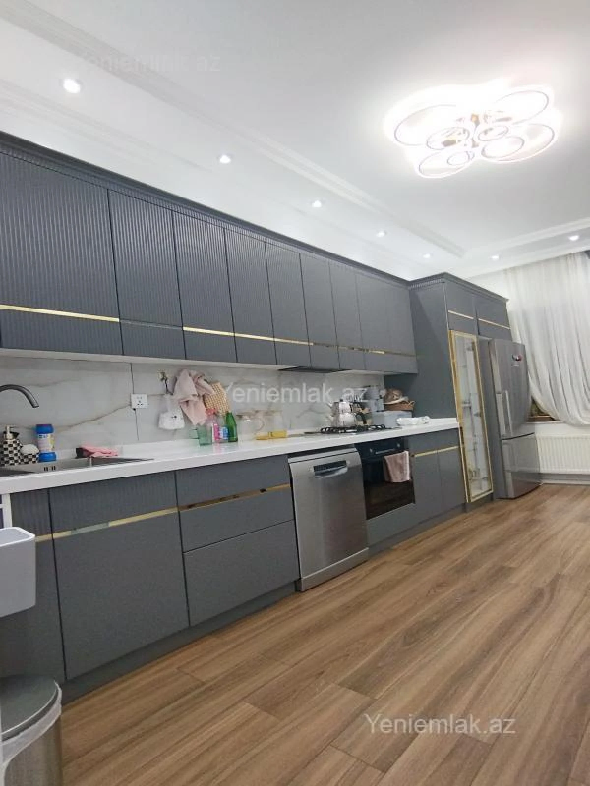 Satılır 5 otaqlı həyət evi 180 m²