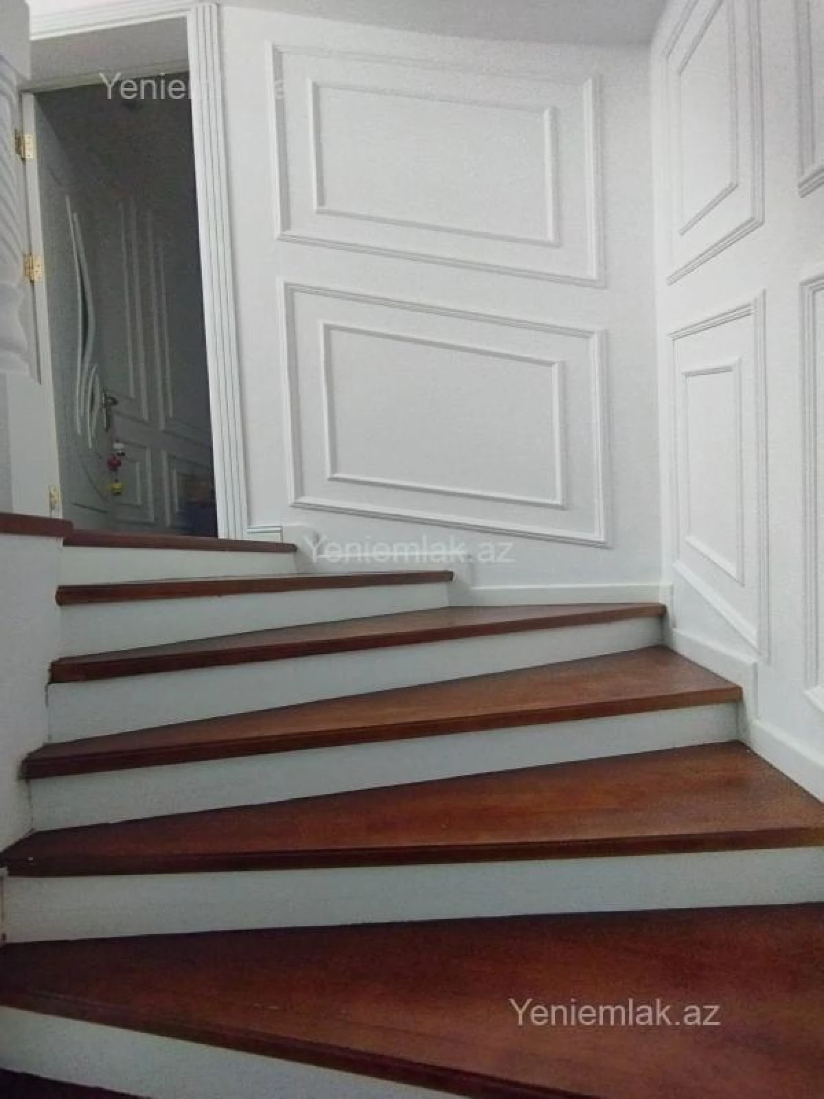 Satılır 5 otaqlı həyət evi 180 m²