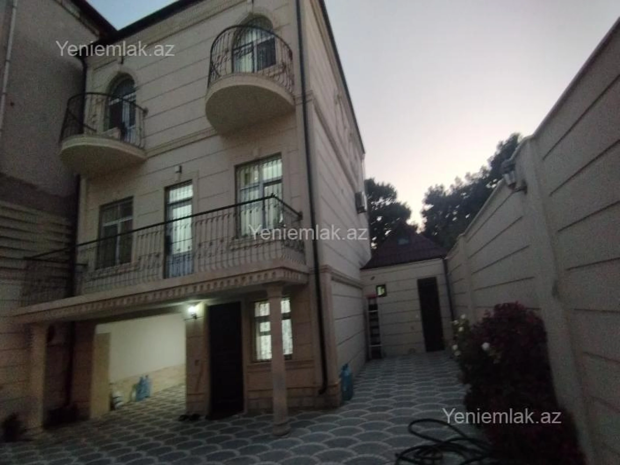 Satılır 5 otaqlı həyət evi 180 m²