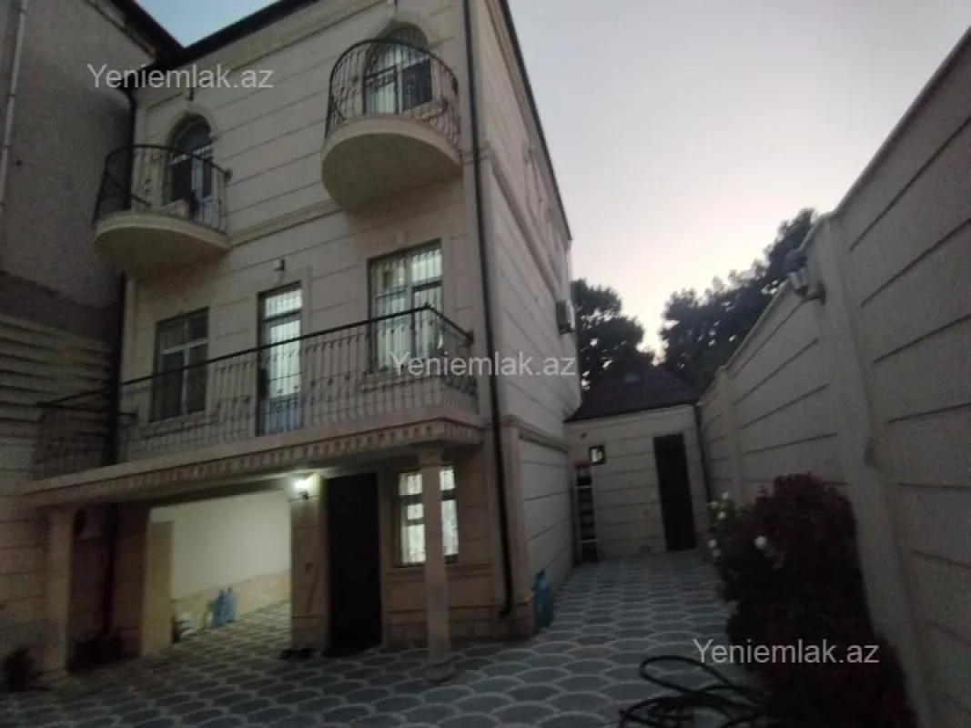 Satılır 5 otaqlı həyət evi 180 m²