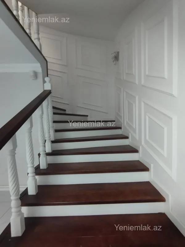 Satılır 5 otaqlı həyət evi 180 m²