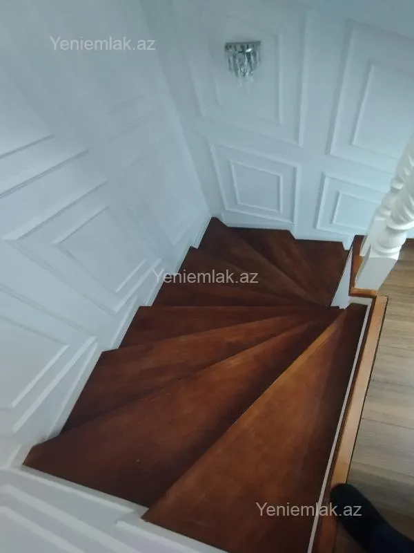 Satılır 5 otaqlı həyət evi 180 m²