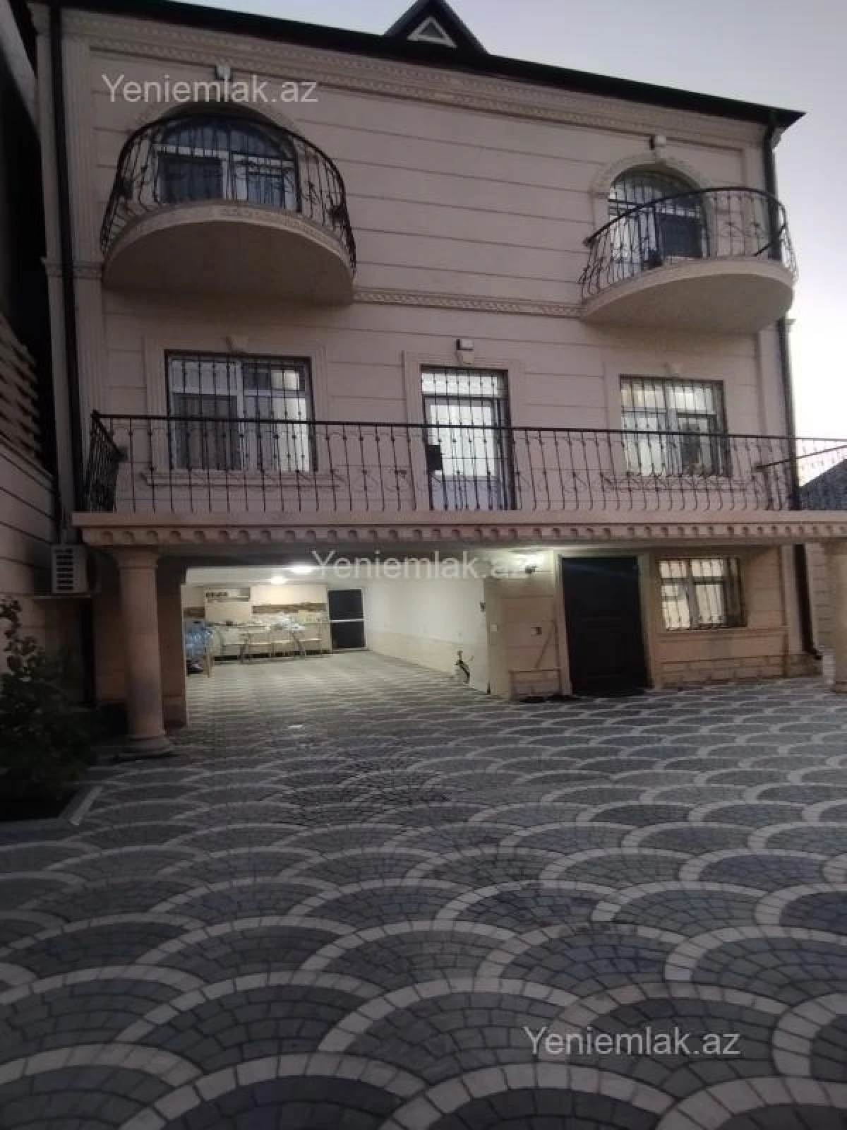 Satılır 5 otaqlı həyət evi 180 m²