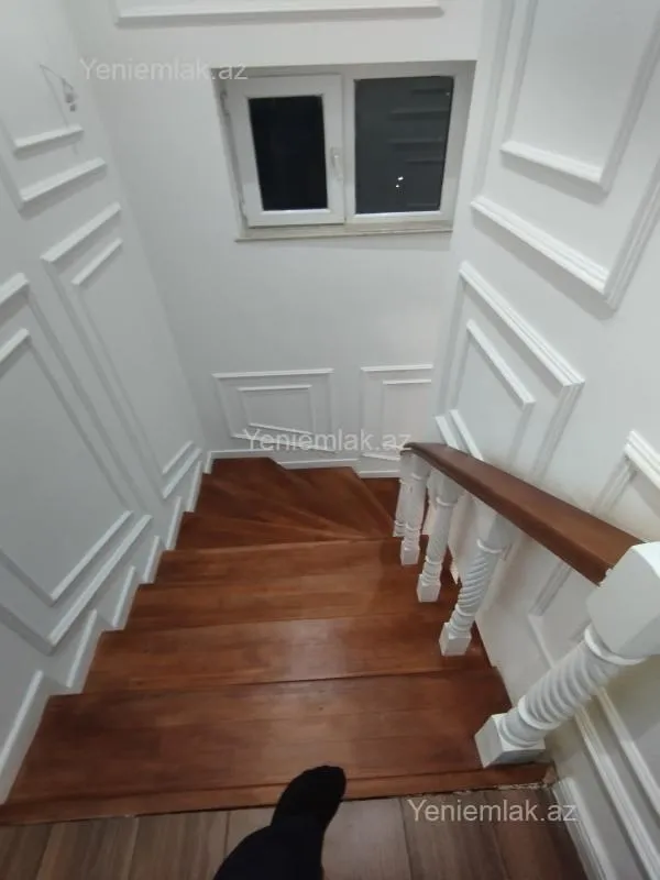 Satılır 5 otaqlı həyət evi 180 m²