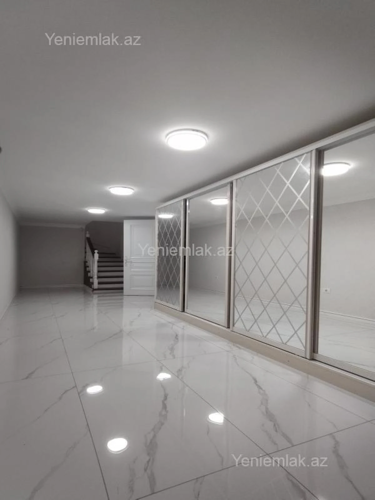 Satılır 5 otaqlı həyət evi 180 m²