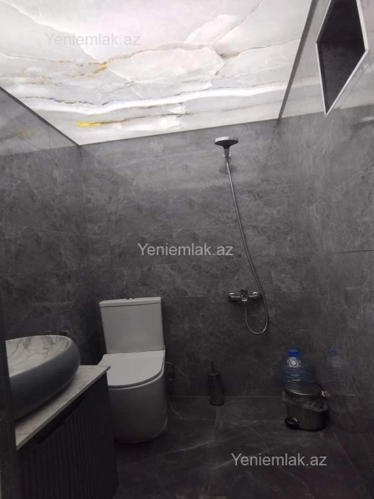 Satılır 5 otaqlı həyət evi 180 m²