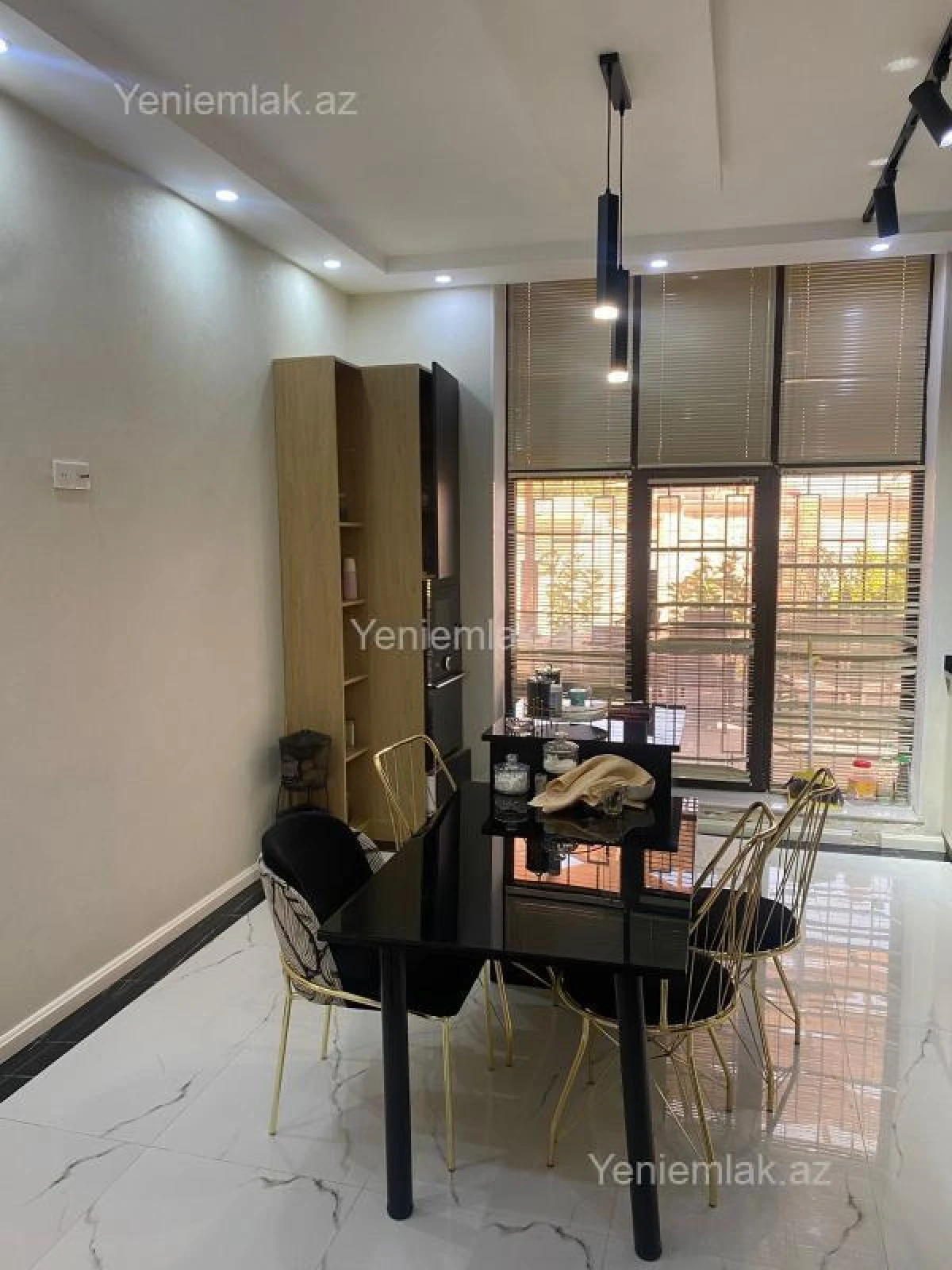 Satılır 5 otaqlı həyət evi 180 m²