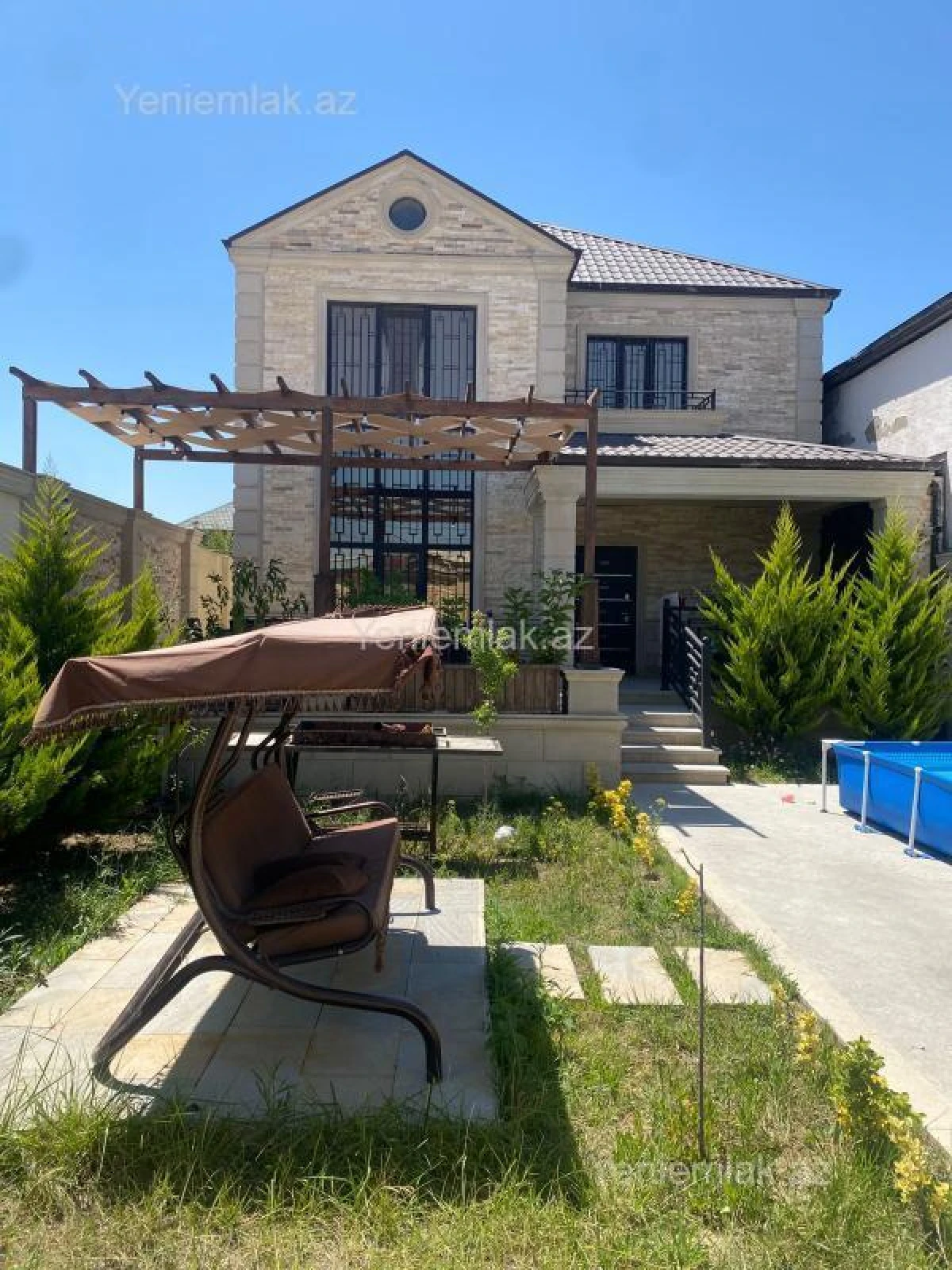 Satılır 5 otaqlı həyət evi 180 m²