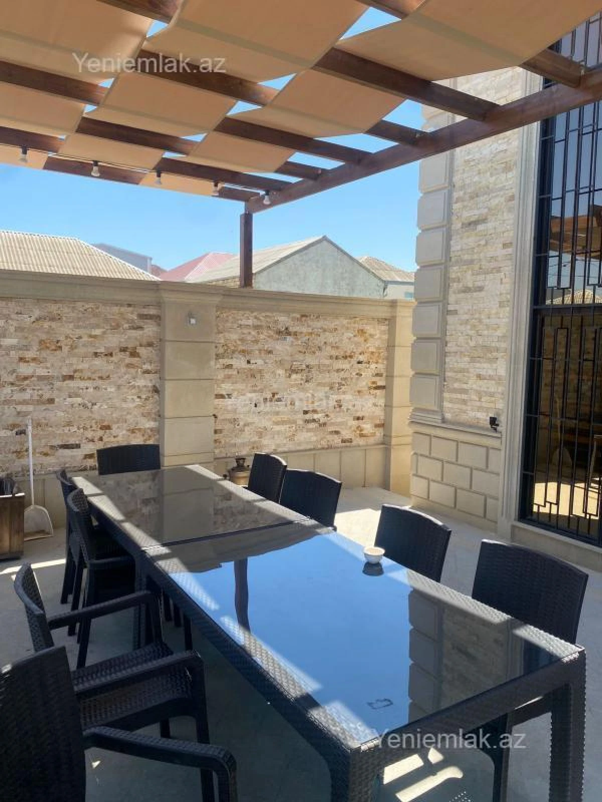 Satılır 5 otaqlı həyət evi 180 m²