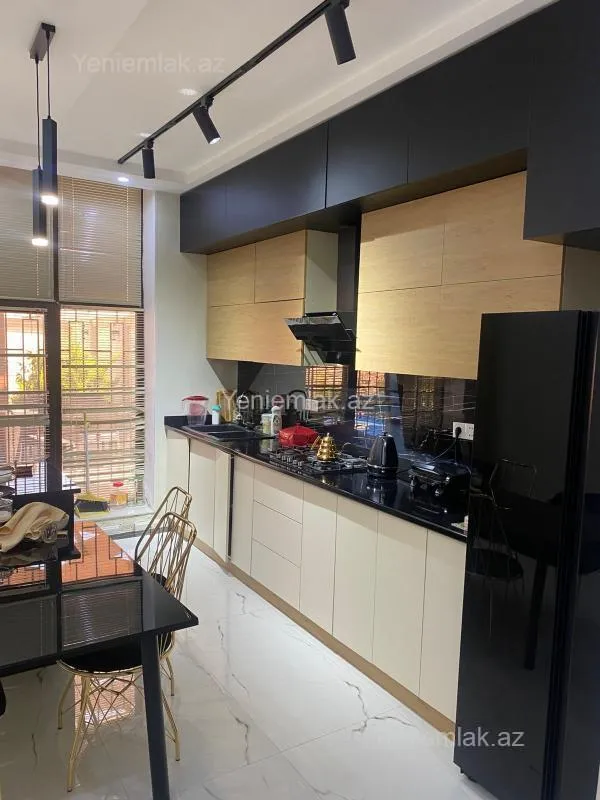 Satılır 5 otaqlı həyət evi 180 m²