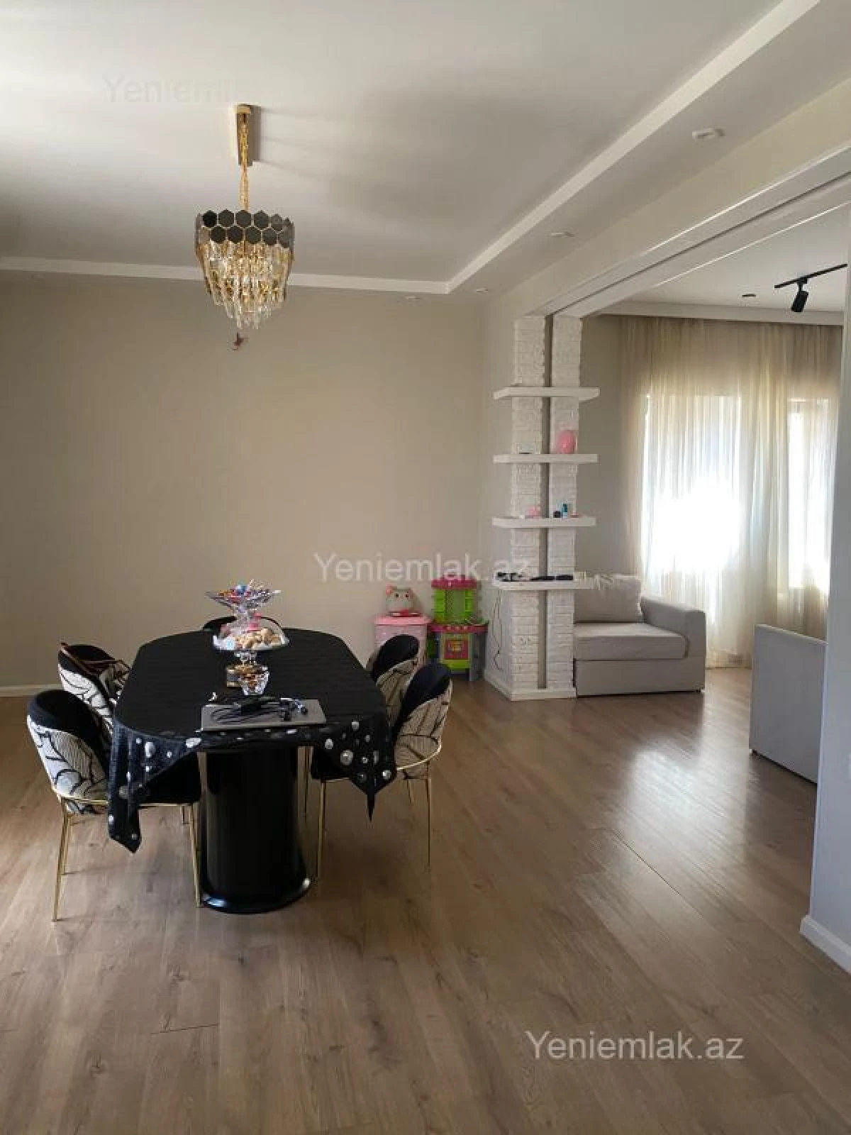 Satılır 5 otaqlı həyət evi 180 m²