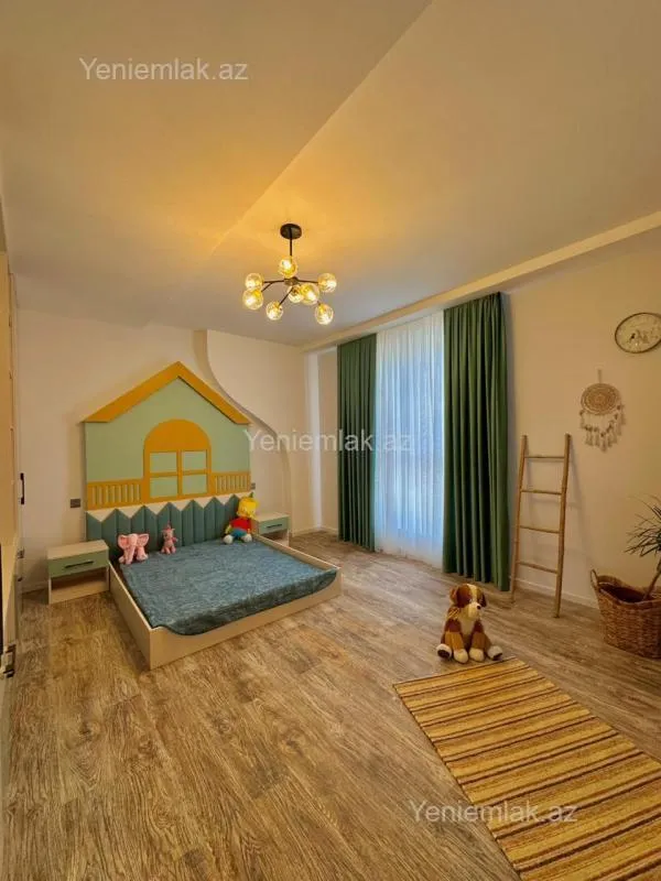 Satılır 5 otaqlı həyət evi 350 m²