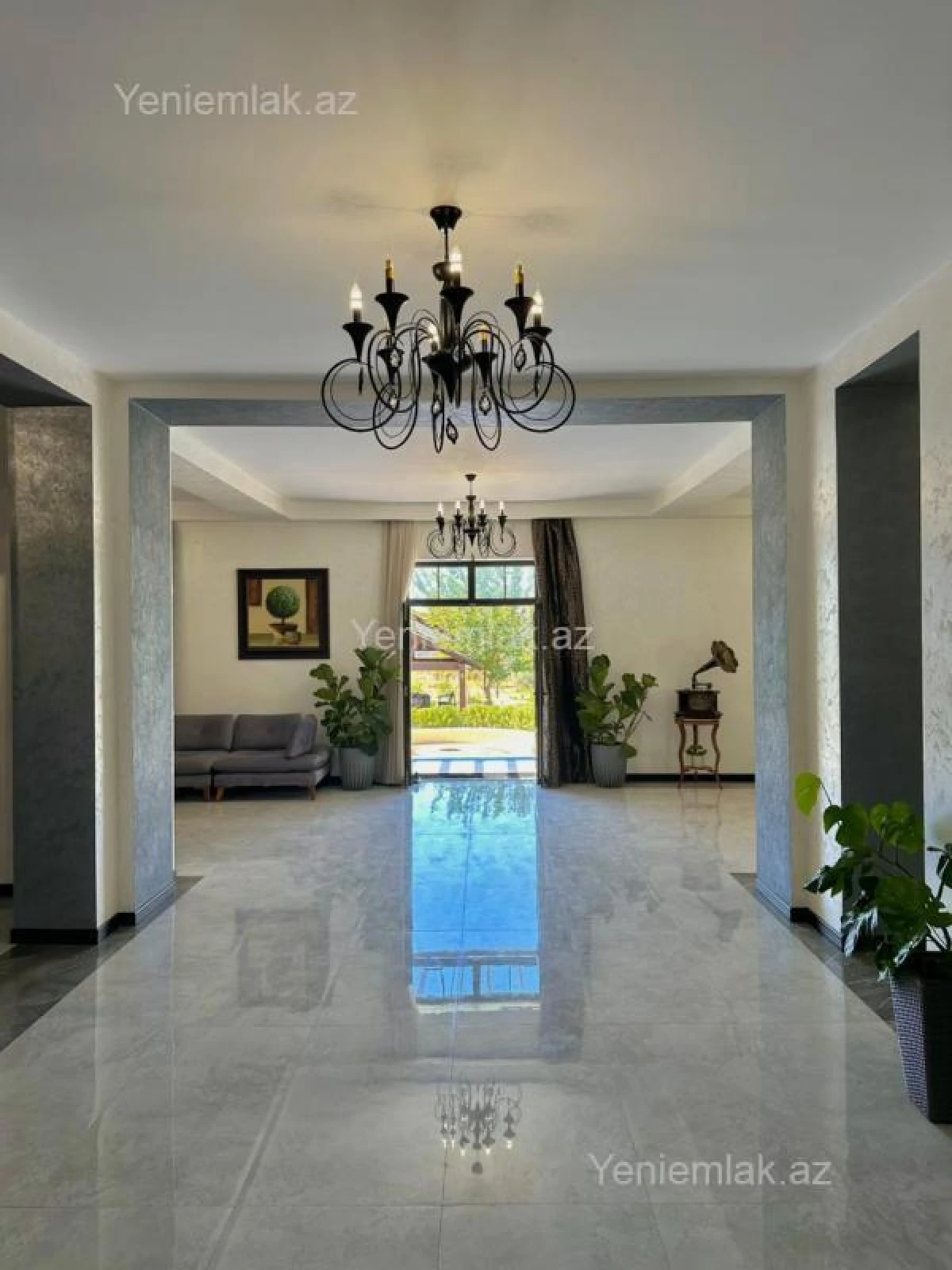 Satılır 5 otaqlı həyət evi 350 m²