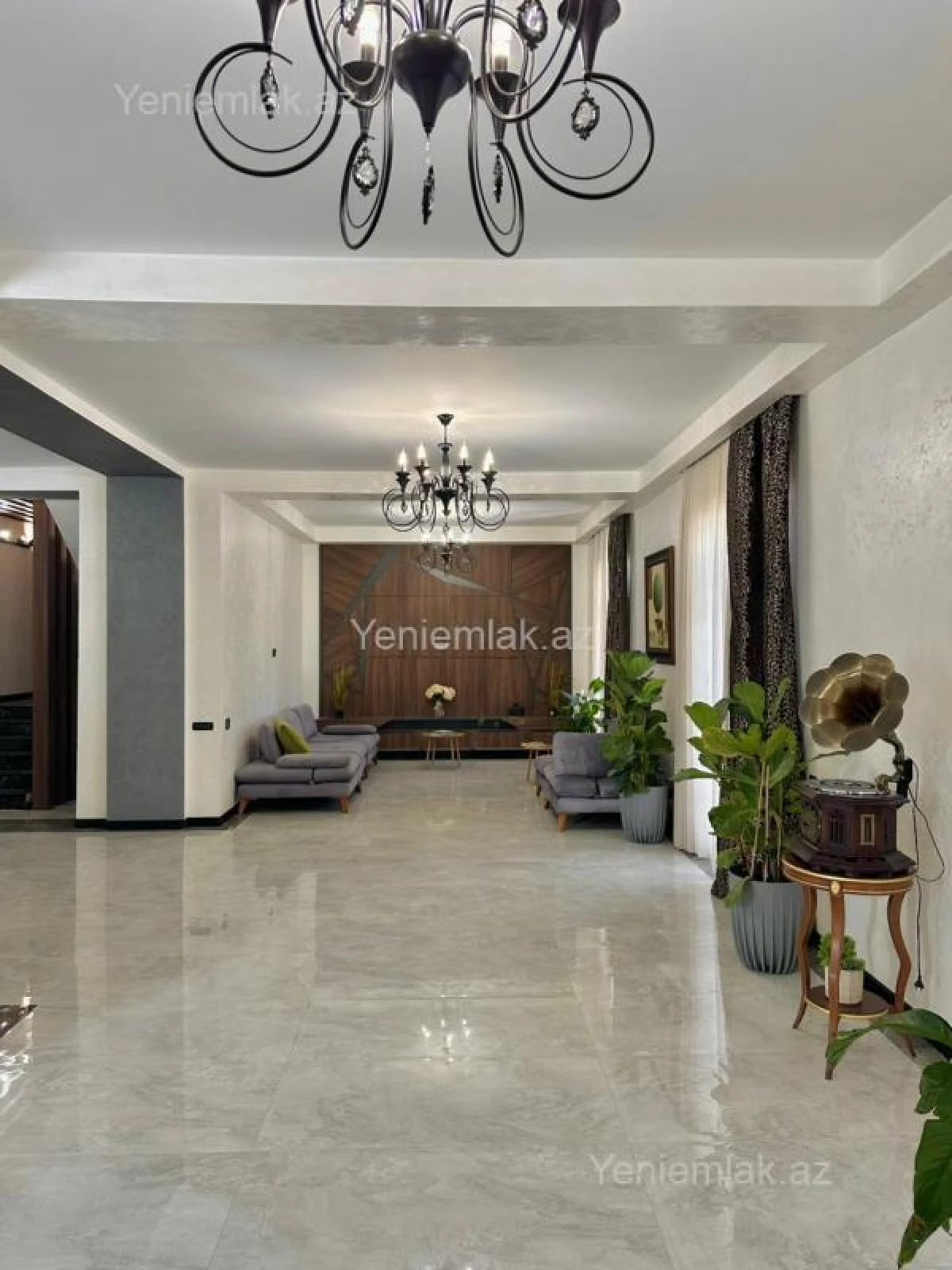 Satılır 5 otaqlı həyət evi 350 m²
