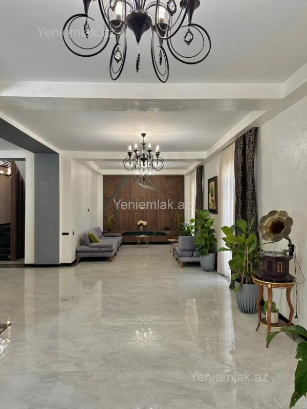 Satılır 5 otaqlı həyət evi 350 m²