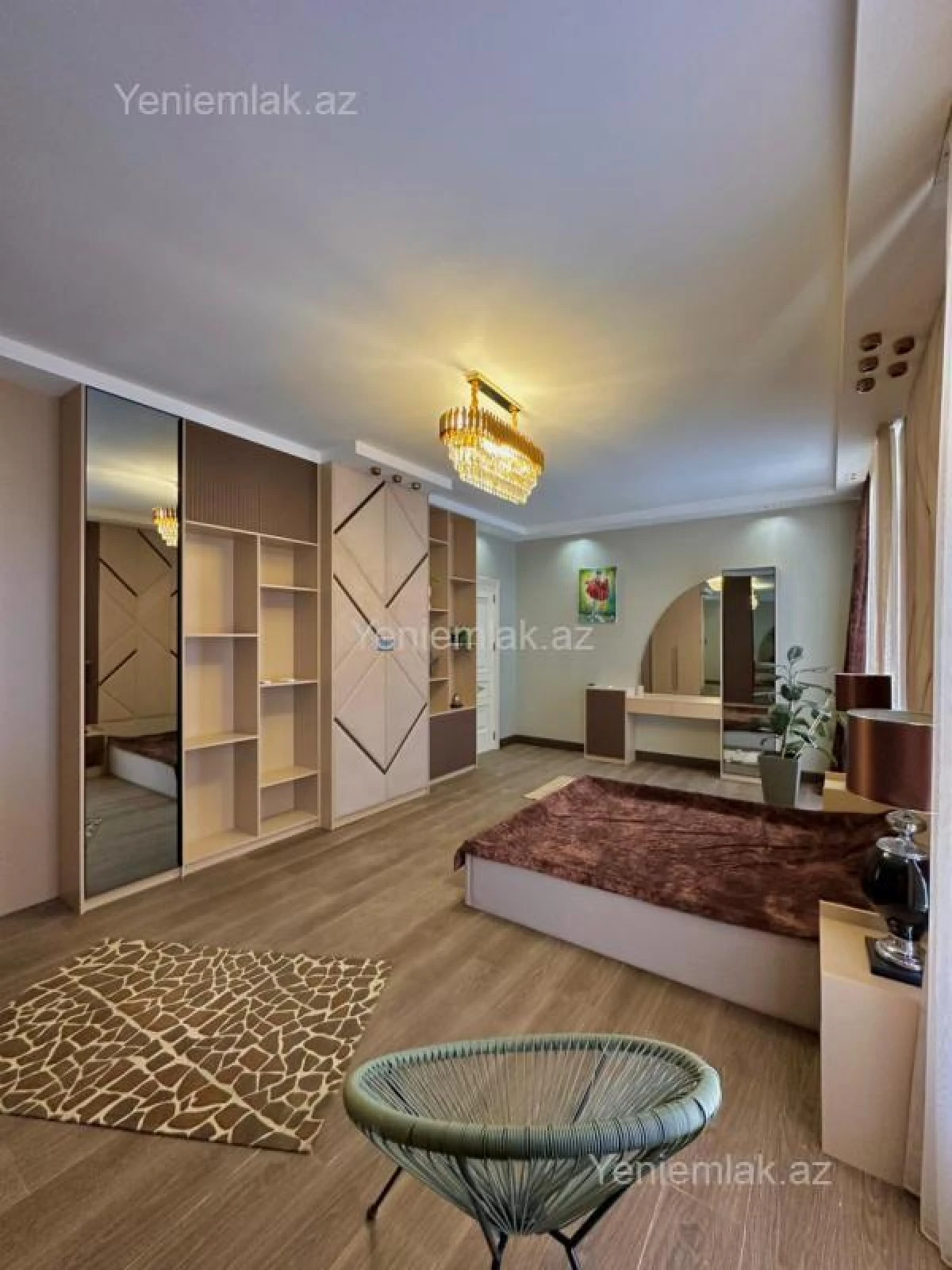 Satılır 5 otaqlı həyət evi 350 m²