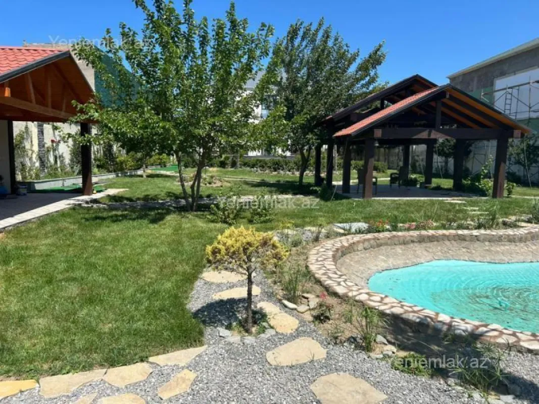 Satılır 5 otaqlı həyət evi 350 m²