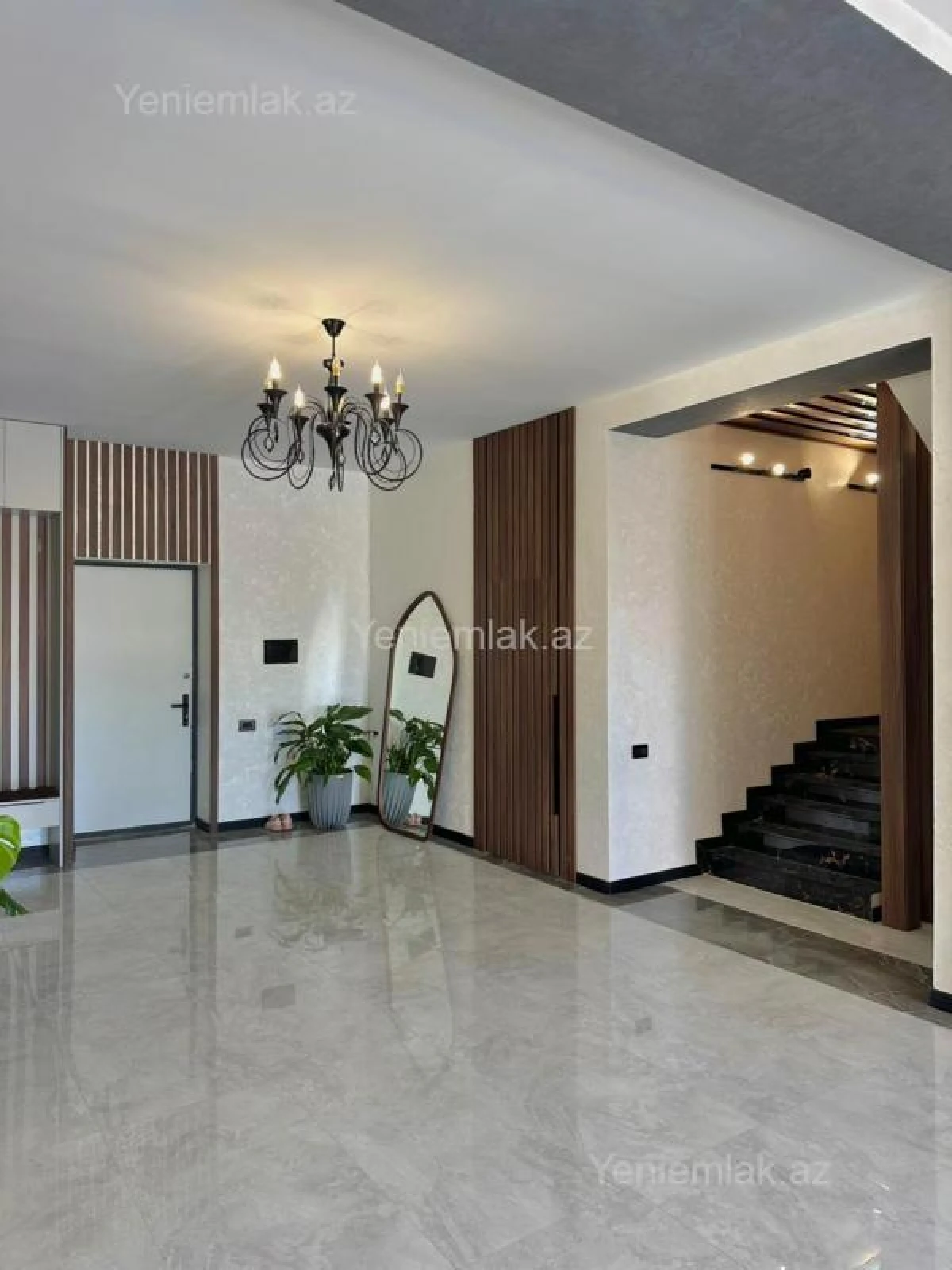 Satılır 5 otaqlı həyət evi 350 m²