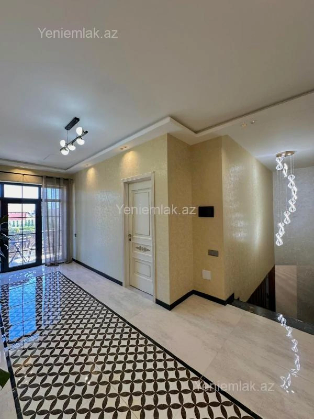 Satılır 5 otaqlı həyət evi 350 m²