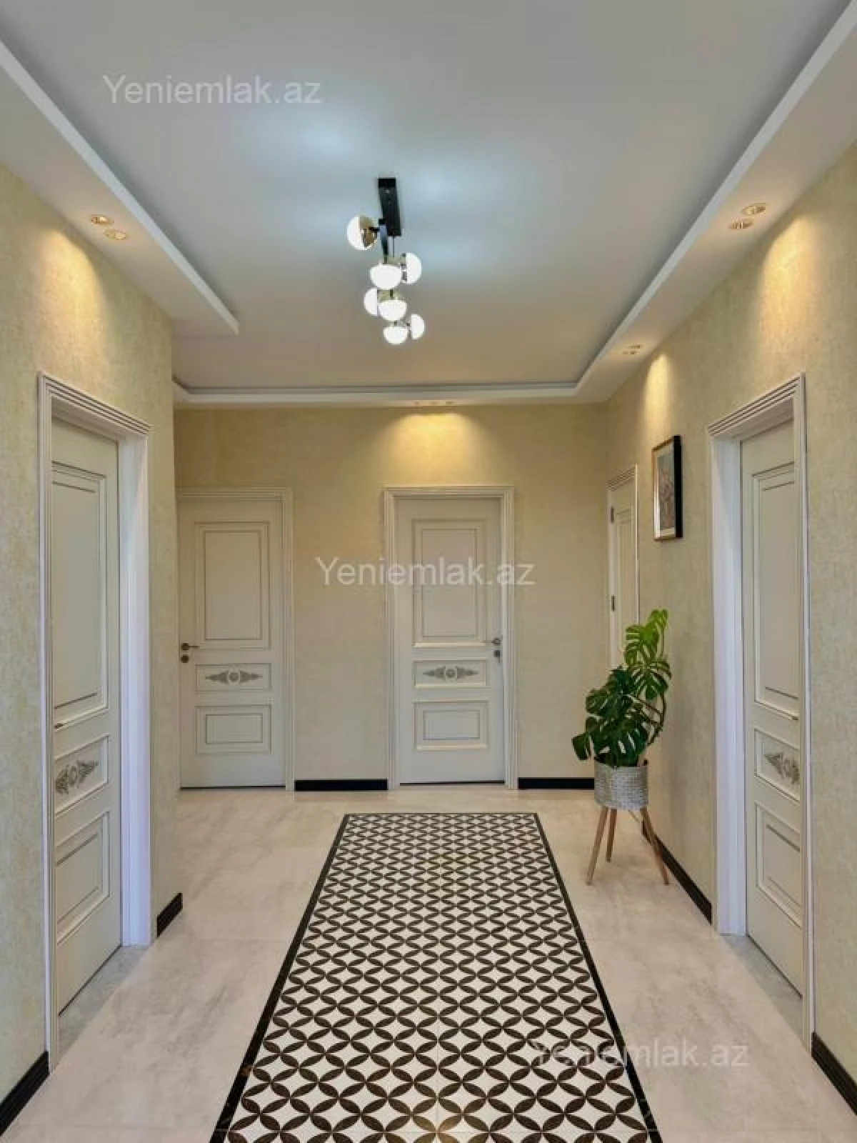 Satılır 5 otaqlı həyət evi 350 m²