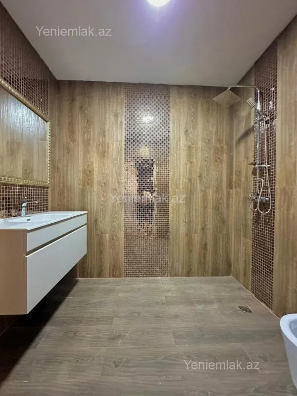 Satılır 5 otaqlı həyət evi 350 m²