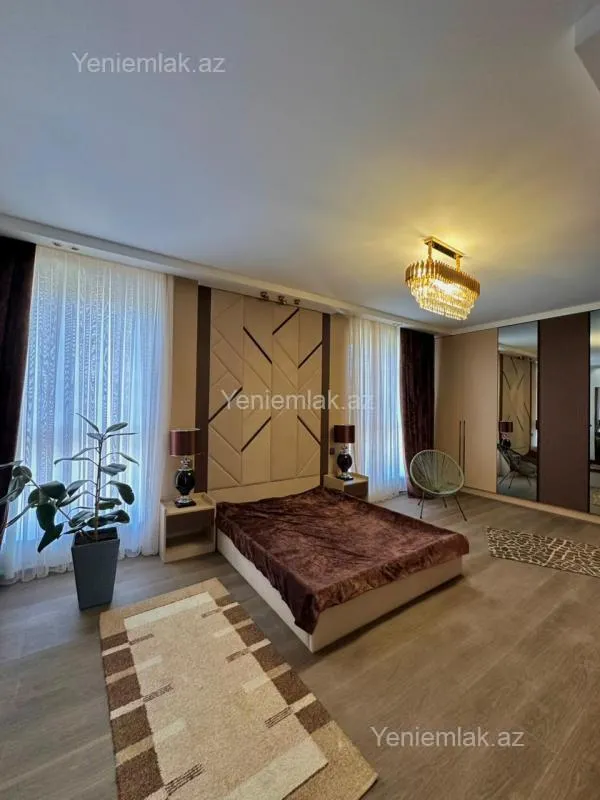 Satılır 5 otaqlı həyət evi 350 m²