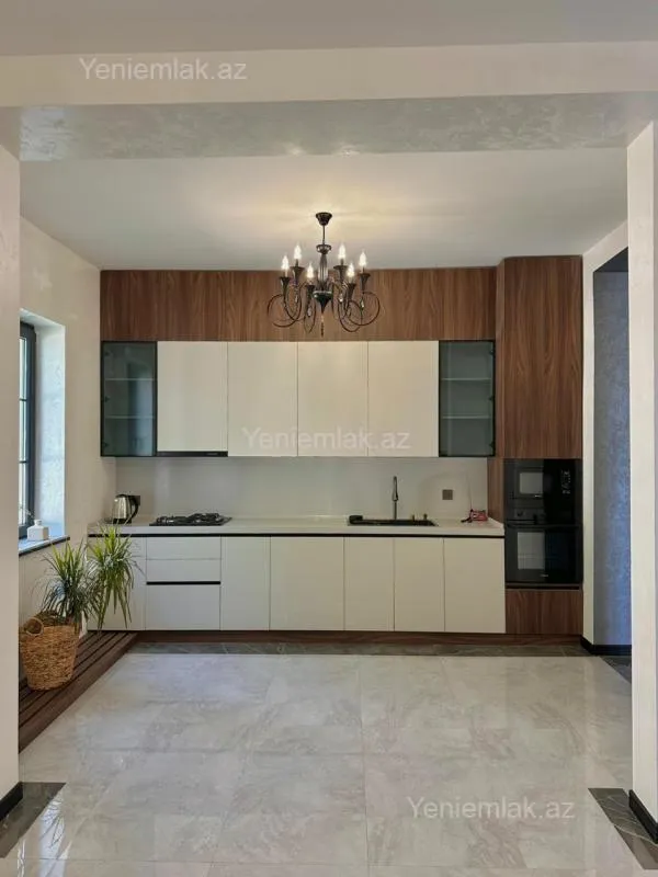 Satılır 5 otaqlı həyət evi 350 m²