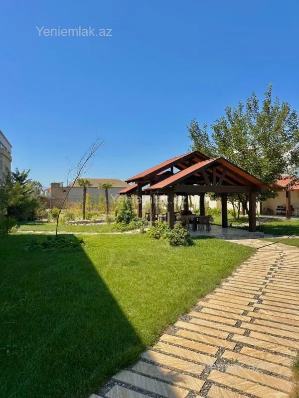 Satılır 5 otaqlı həyət evi 350 m²