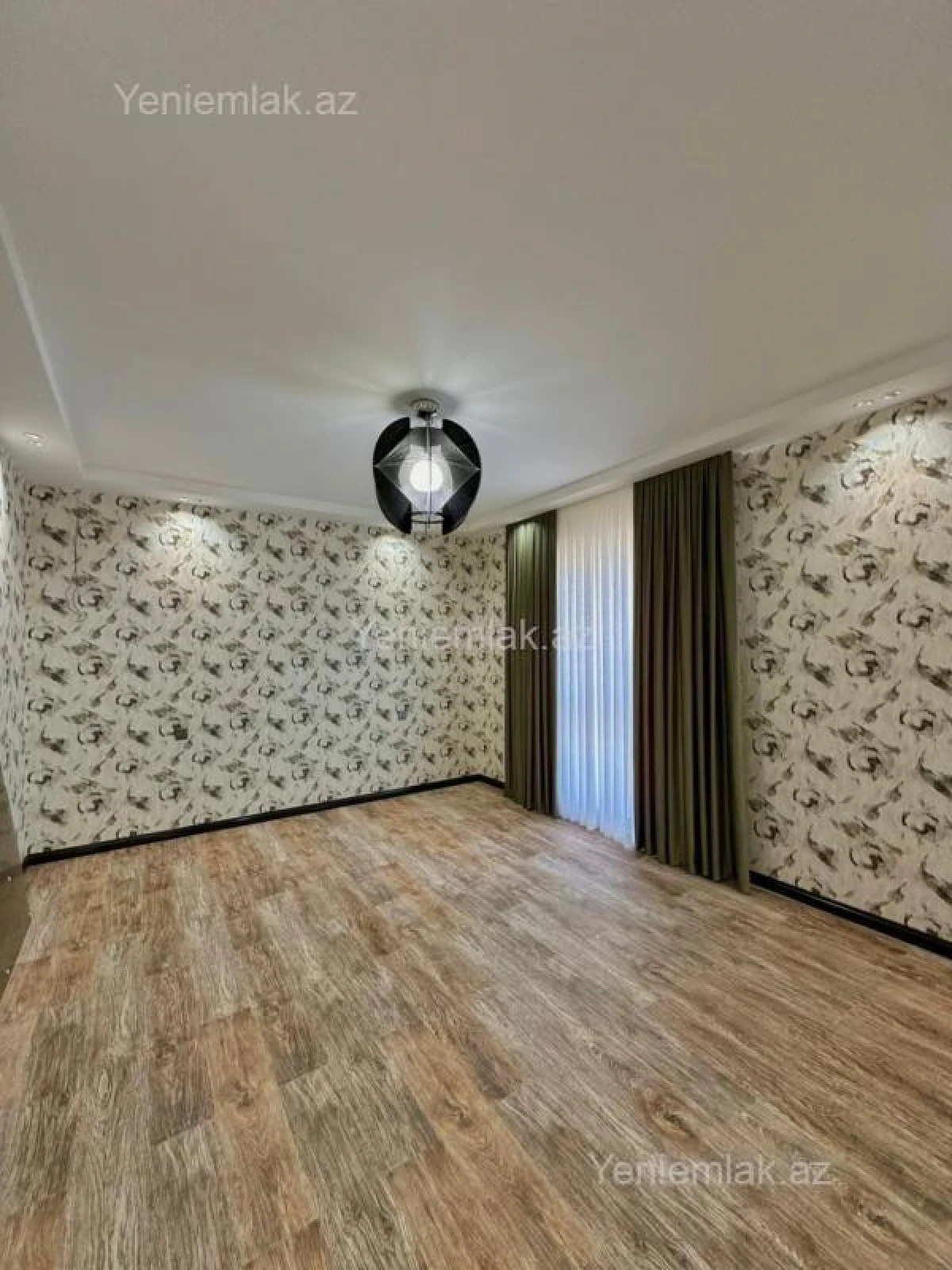 Satılır 5 otaqlı həyət evi 350 m²