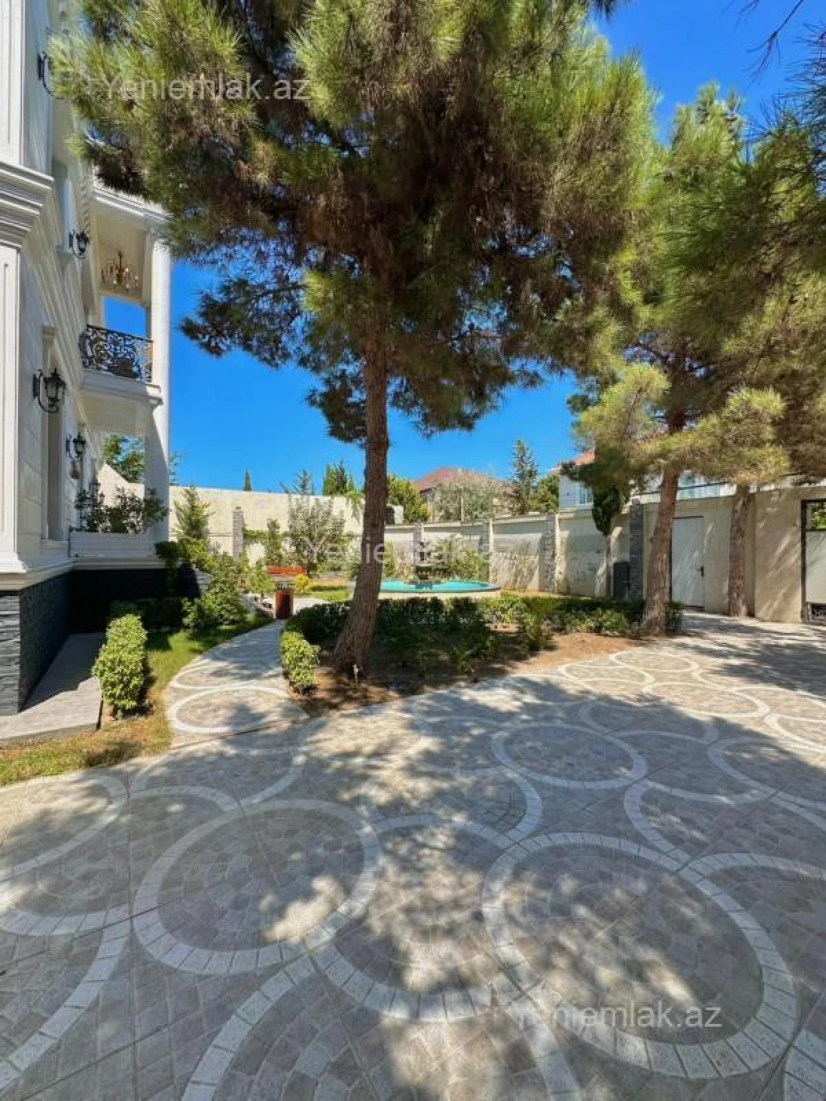 Satılır 5 otaqlı həyət evi 350 m²